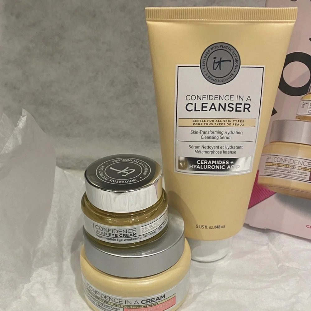 it cosmetics Confidence in a Cleanser & Cream set.mascara & eyebrow full size - Picture 1 of 9